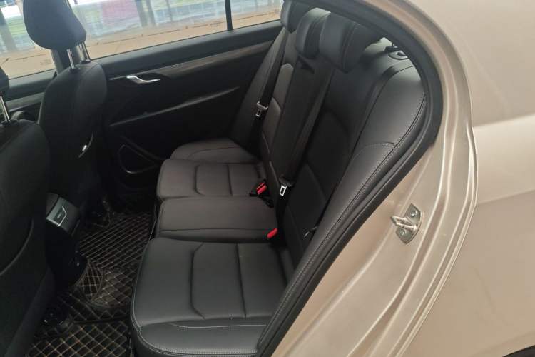 Used Geely Auto Emgrand 2019 Leading Edition 1.5L Manual Luxury Model China VI Standard Left Rear Seat