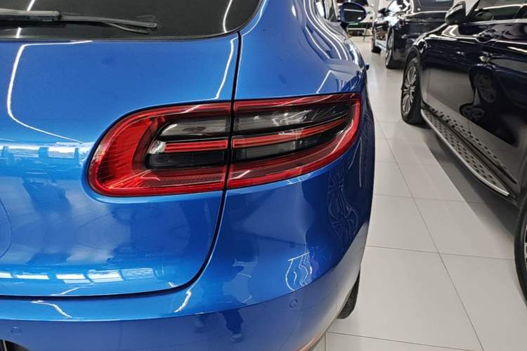 Used Porsche Macan 2017 Macan 2.0T Right Rear Taillight