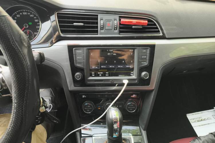 Used Volkswagen Lamando 2017 280TSI DSG Comfort Edition Audio And AC Panel