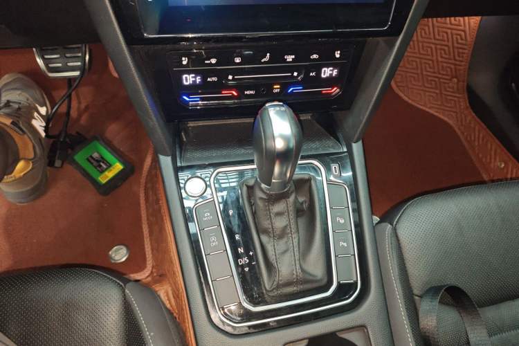 Used Volkswagen FAW-Volkswagen CC 2021 380TSI Striking Edition Gear Lever