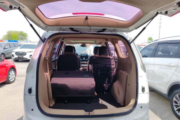 Used Baojun 730 2017 1.8L iAMT Prestige Version 7 Seats Trunk