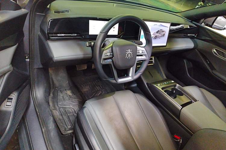 Used BYD Qin L 2025 EV 470KM Leading Edition Center Console