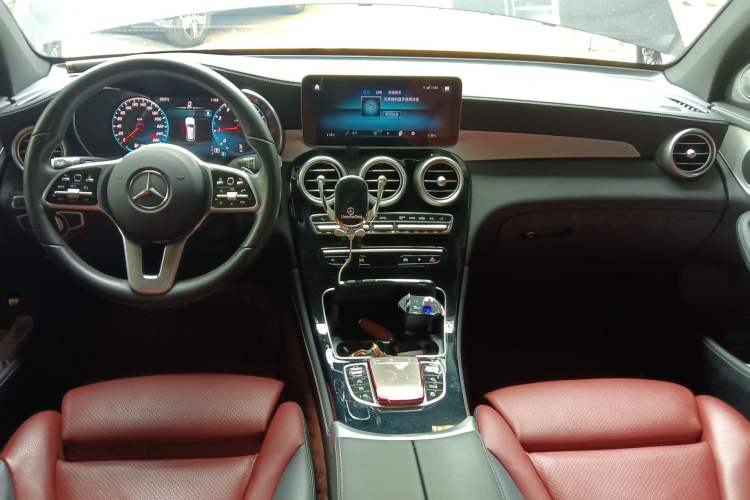 Used Mercedes-Benz GLC 2020 GLC 300 L 4MATIC Dynamic Edition Center Console