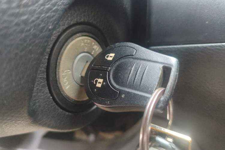 Used Nissan Navara 2017 2.5L Automatic 2WD Luxury Edition QR25