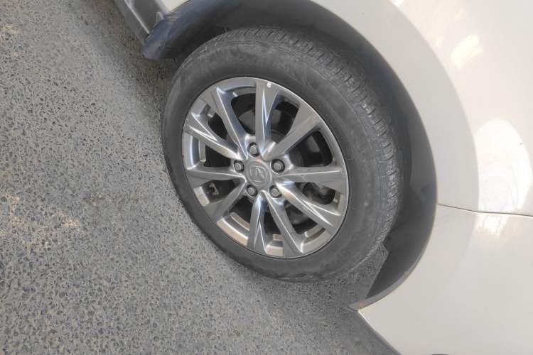 Used BAIC Weiwang M50F 2017 1.5L Luxury Model Right Front Wheel Hub