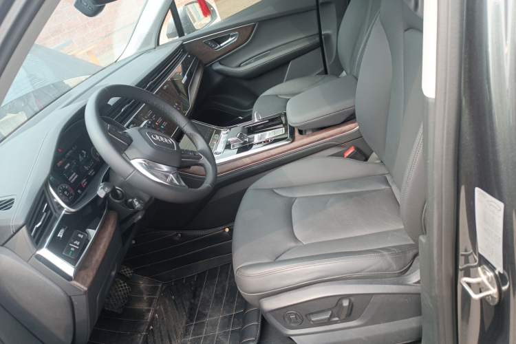 Used Audi Q7 2023 55 TFSI quattro S line Sport Edition Left Front Seat