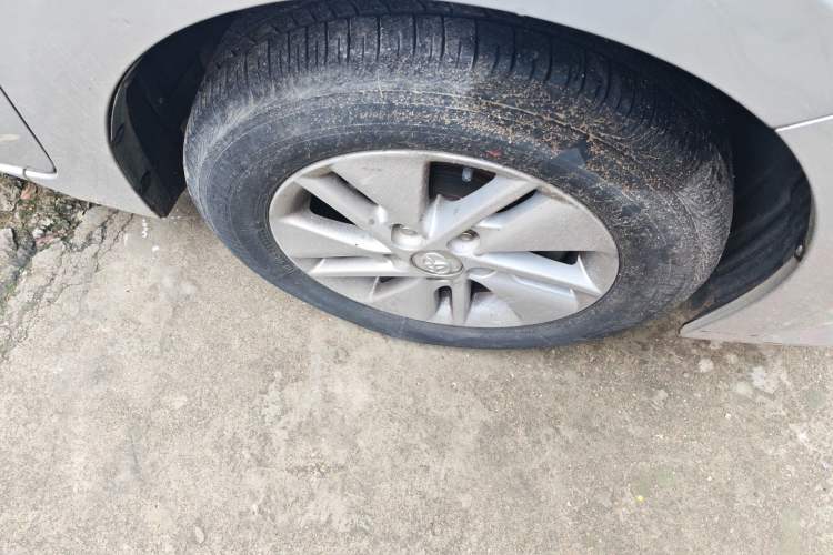 Used Toyota Corolla 2014 1.6L CVT GL Right Front Wheel Hub