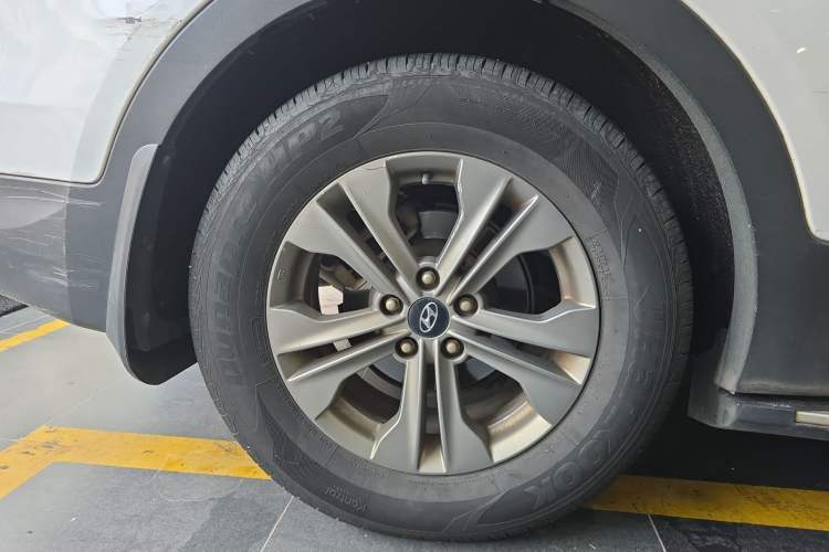 Used Hyundai Santa Fe 2013 2.4L Automatic Two-Wheel Drive Smart Version