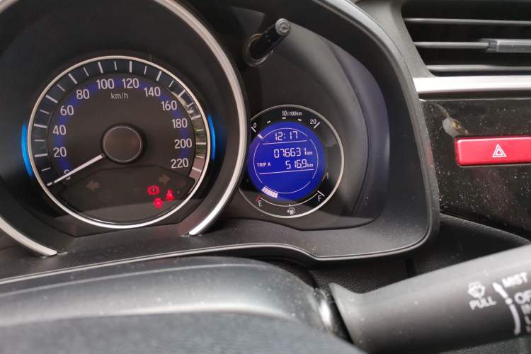 Used Honda Fit 2014 1.5L SE CVT Fashion Model Odometer Close Up