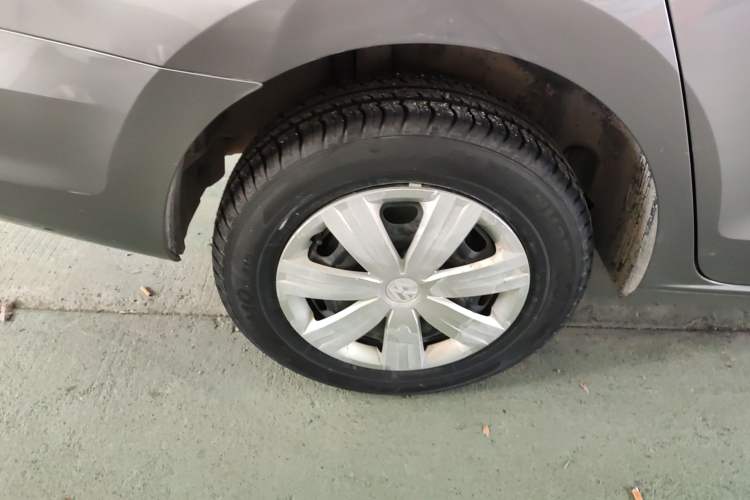 Used Volkswagen Jetta 2013 1.6L Manual Fashion Edition Right Rear Wheel Hub