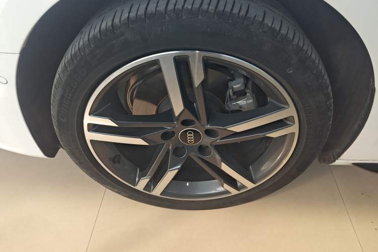 Used Audi A4L 2022 40 TFSI Luxury Dynamic Model Left Front Wheel Hub