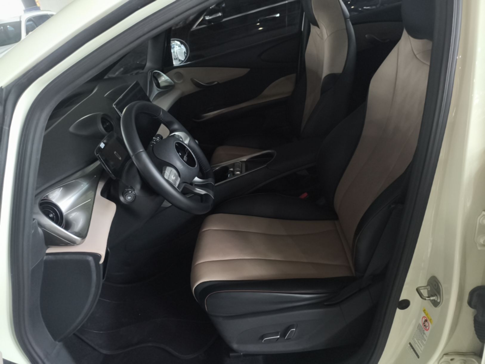BYD Dolphin 2023 420 km Fashion Edition — снимка 17