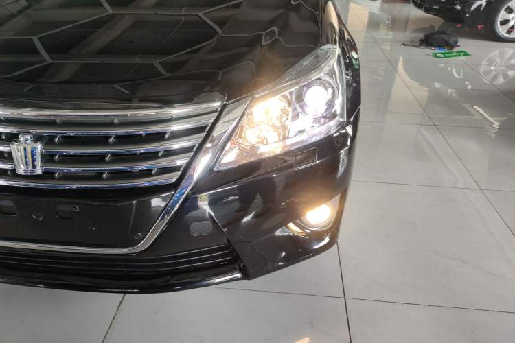 Used Toyota Crown 2012 2.5L Royal Leather Edition