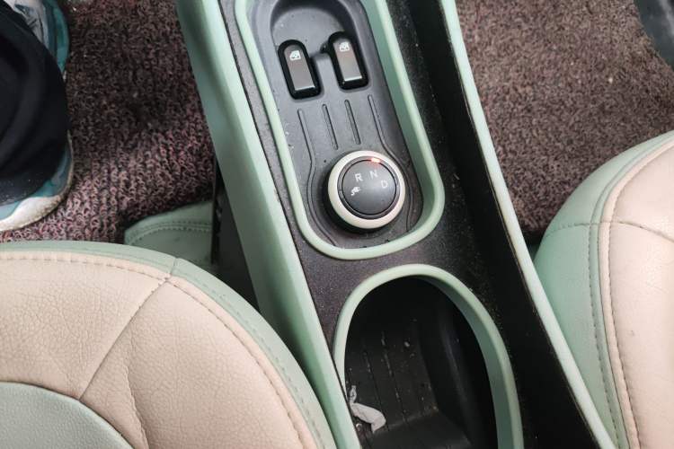 Used Wuling Hongguang MINIEV 2022 Macaron Premium Model – Lithium Iron Phosphate Gear Lever