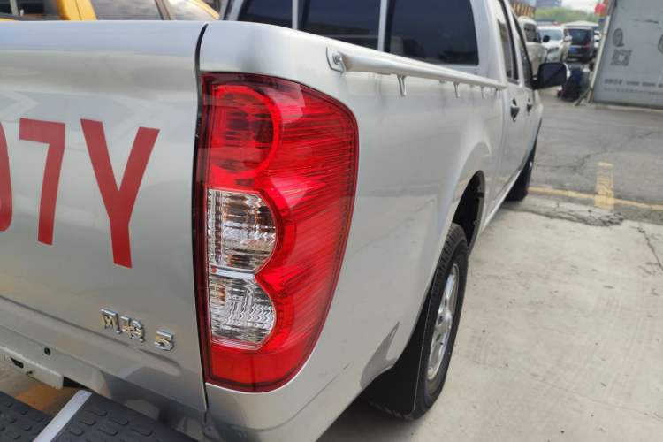 Used Great Wall Wingle 5 2023 "Dry Meal" Version 1.5T Gasoline Two-Wheel-Drive Advanced Large Double Right Rear Taillight