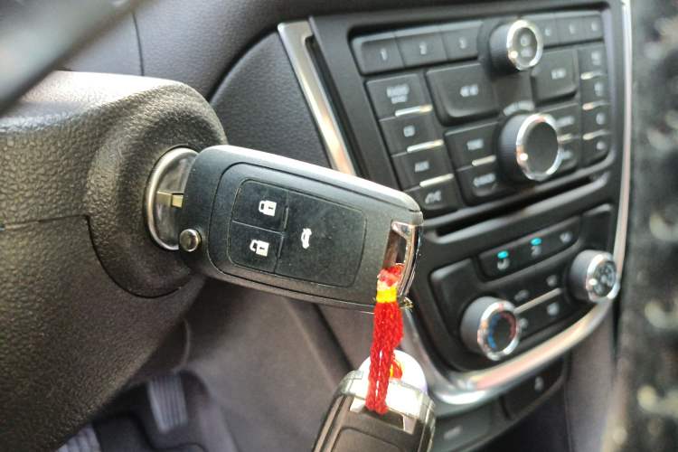 Used Buick Encore 2015 1.4T Automatic Two-Wheel Drive Urban Elite Version
