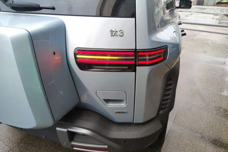 Used Formula Leopard Titanium 3 2025 501 km Range Rear-Wheel Drive Intelligent Driving Max Edition Exterior 3