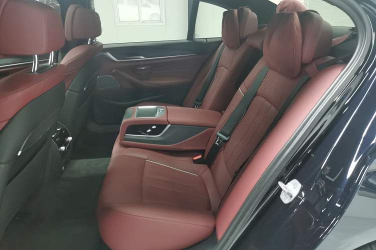 Used BMW 5 Series 2023 530Li Luxury Edition M Sport Package
