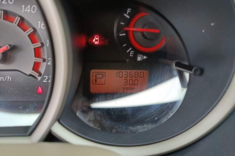 Used Nissan Sylphy 2016 Classic 1.6XE Automatic Comfort Edition Odometer Close Up