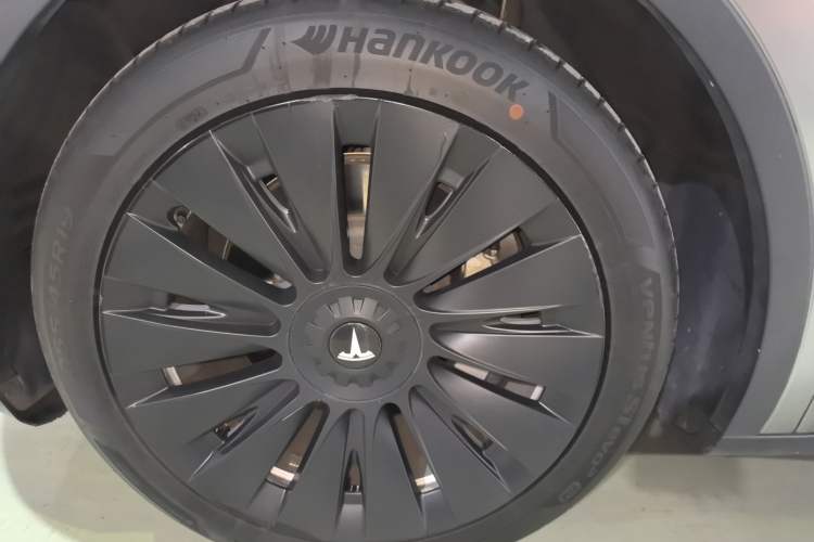 Used Tesla Model Y 2021 Long-Range All-Wheel-Drive Version 3D7
