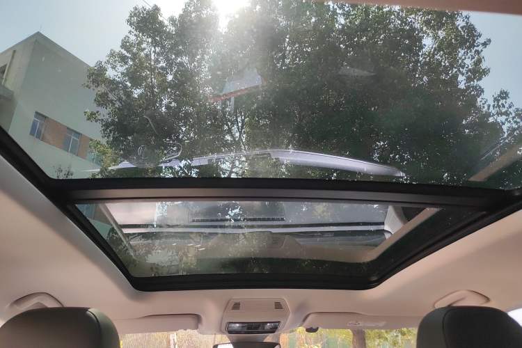 Used Volkswagen Tavendor 2024 Facelifted 380TSI All-Wheel Drive R-Line Cruise Premium Edition
