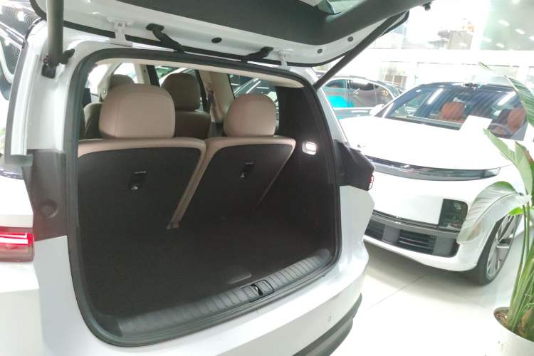 Used Li Auto i8 2025 Model Standard Version Trunk