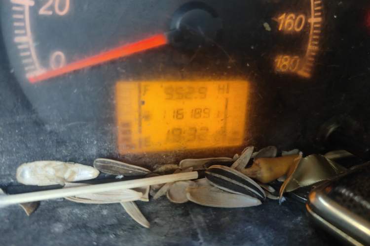 Used Wuling Zhiguang 2013 1.0L Practical Version Odometer Close Up