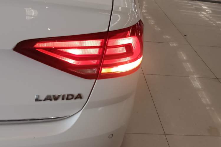 Used Volkswagen Lavida 2015 1.6L Automatic Comfort Edition