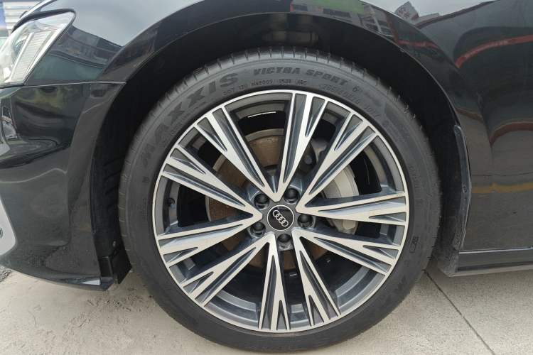 Used Audi A6L 2023 40 TFSI Luxury Dynamic Model Left Front Wheel Hub