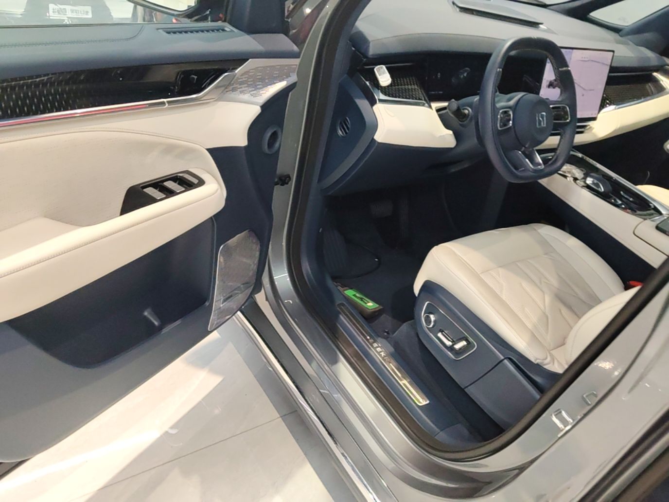 Zeekr 009 2024 Six-Seat Executive Version 4WD 108 kWh — снимка 20