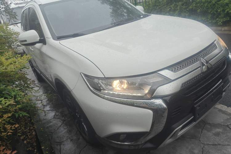 Used Mitsubishi Outlander 2019 2.0L Two-Wheel Drive Comfort Edition 5 Seats China VI Standard