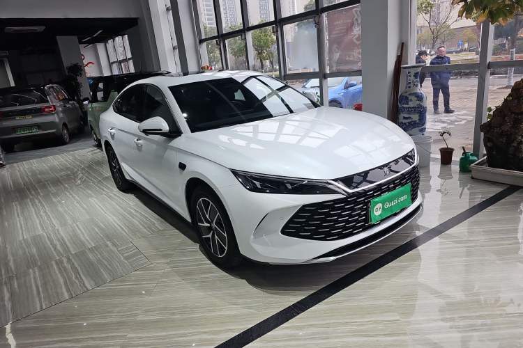 Used BYD Qin L 2025 DM-i Smart Drive 120KM Superior Model
