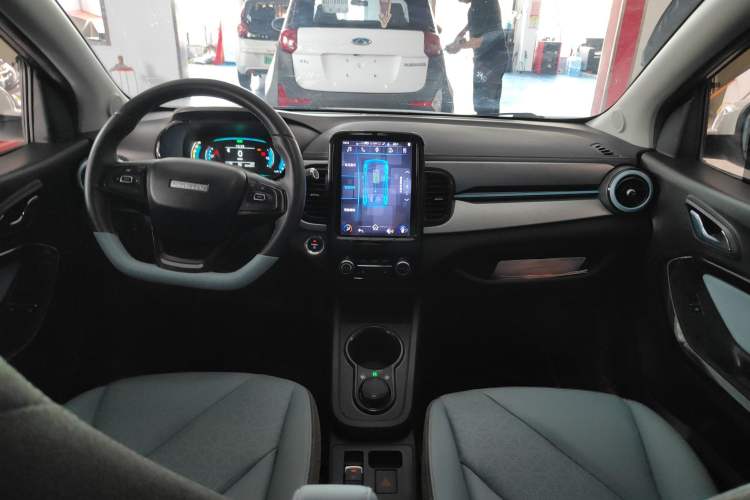 Used Chery QQ Little Ant 2022 Revised Version Sweet Pink Edition Half-Sugar Version Lithium Iron Phosphate 30.7 kWh 30 kW 301 km