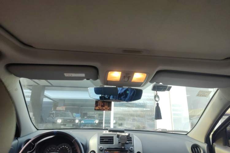 Used Toyota RAV4 2010 2.4L Automatic Deluxe Upgrade Edition Headliner