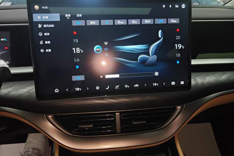 Used Denza D9 2024 DM-i 1050 Luxury Model
