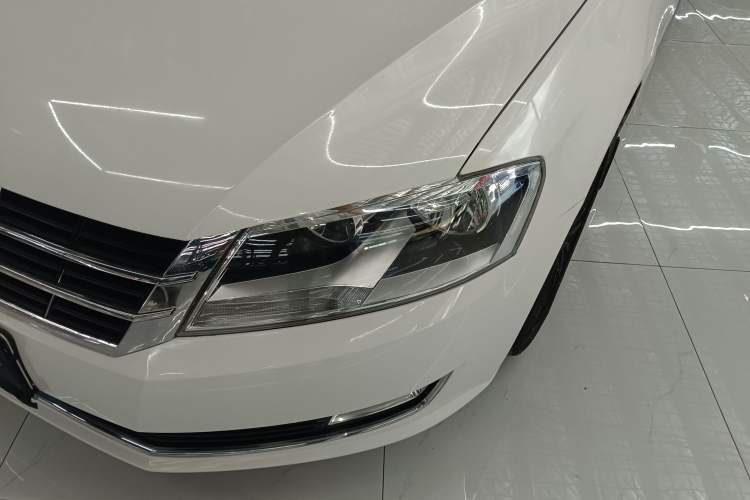 Used Volkswagen Gran Lavida 2013 1.4 TSI Automatic Comfort Model Left Front Headlight