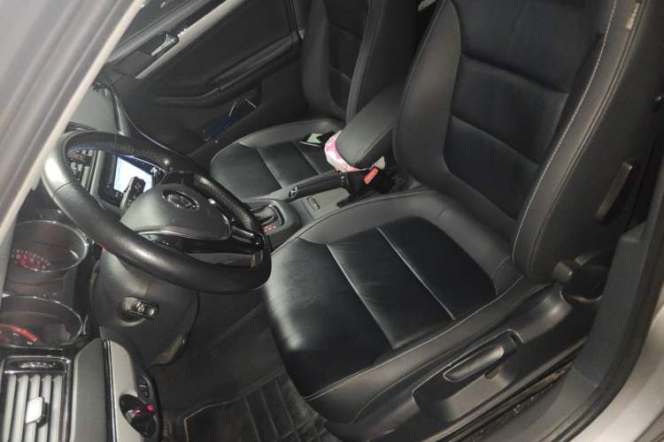 Used Volkswagen Sagitar 2015 1.6L Automatic Fashion Model
