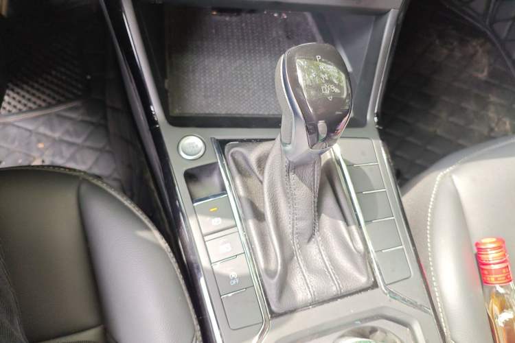 Used Volkswagen Passat 2022 280TSI Business Edition Gear Lever