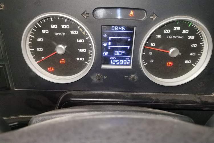 Used Iveco Daily 2017 2.8T V35 Box Truck Low Roof 3-Seater Model 43S5 Odometer Close Up