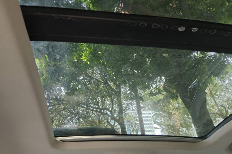 Used Roewe RX5 2016 30T Two-Wheel Drive Automatic Internet Smart Edition Headliner