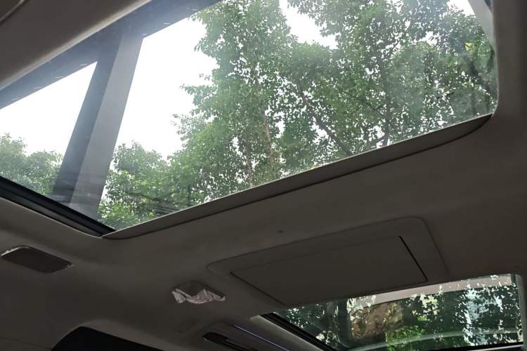 Used Volvo EM90 2025 Ultra Six-Seater Headliner