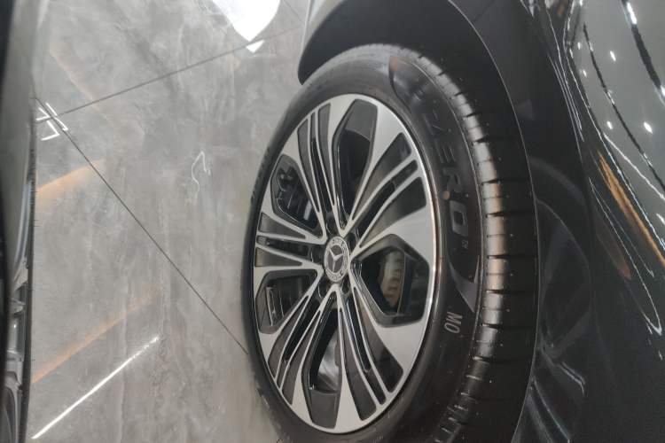 Used Mercedes-Benz E-Class 2025 Facelift E 300 L Luxury Edition Exterior 5