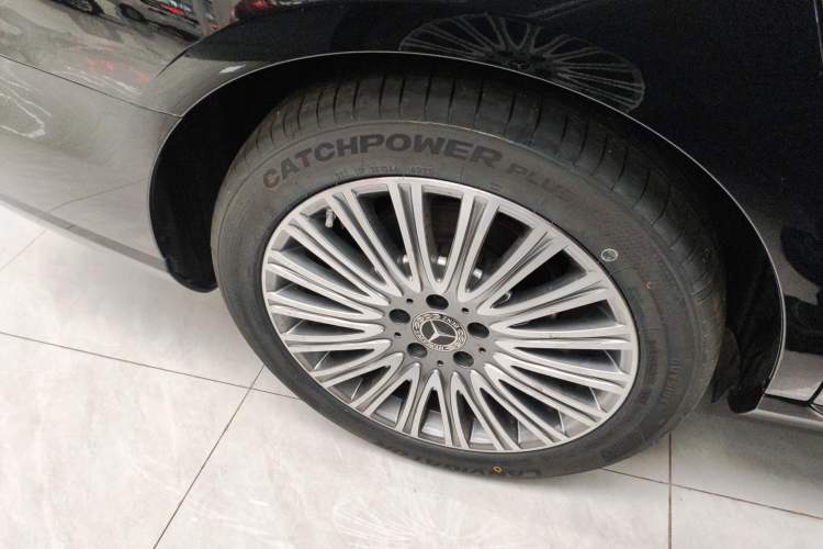 Used Mercedes-Benz E-Class 2022 Second Facelift E 300 L Fashion Edition
