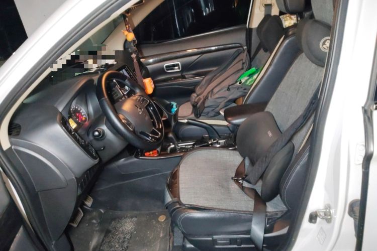 Used Mitsubishi Outlander 2018 2.0L Two-Wheel-Drive Jiale Edition 7-Seater