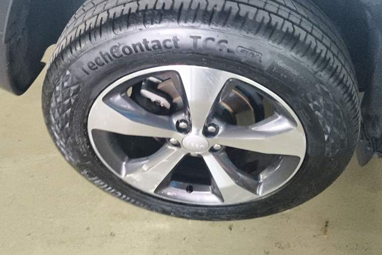 Used Jeep Cherokee 2019 2.0T Two-Wheel Drive Smart Enjoyment Version China VI Exterior 3