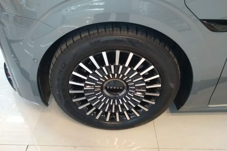 Used Zeekr 009 2024 Six-Seat Executive Version 4WD 108 kWh
