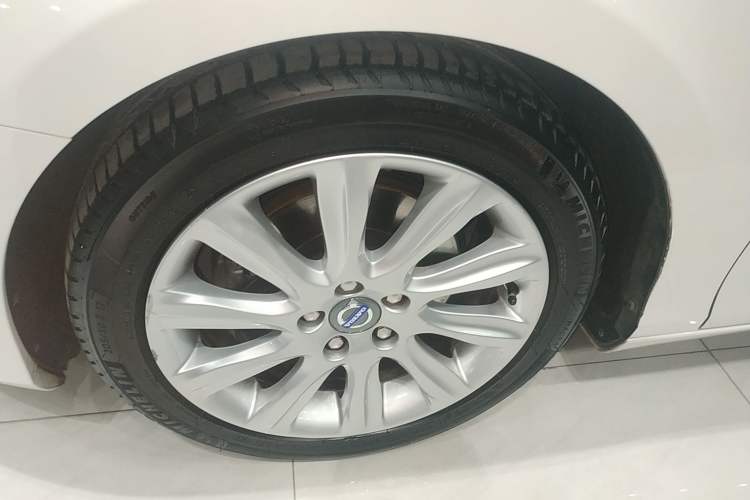 Used Volvo V40 2015 1.6T Zhiya Edition
