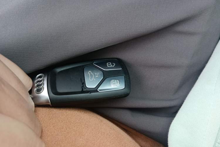 Used Audi A4L 2022 40 TFSI Luxury Prestige Edition Vehicle Key