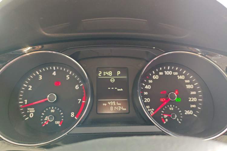 Used Volkswagen Sagitar 2015 230TSI Automatic Comfort Version Instrument Cluster