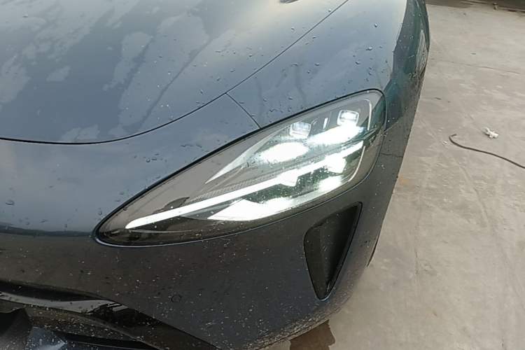 Used Xiaomi Auto SU7 2024 Four-Wheel Drive Ultra-Long Range Advanced Intelligent Driving Max Edition Left Front Headlight